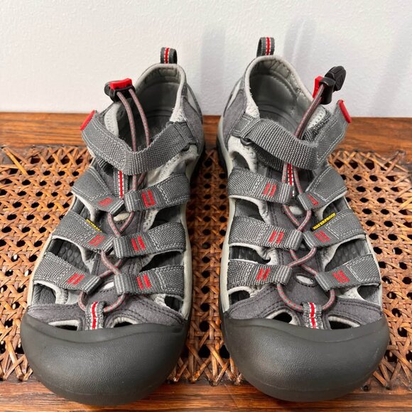 Size W8/M6 Keen Seacamp Closed Toe Sandal, Gray + Red - Picture 1 of 6